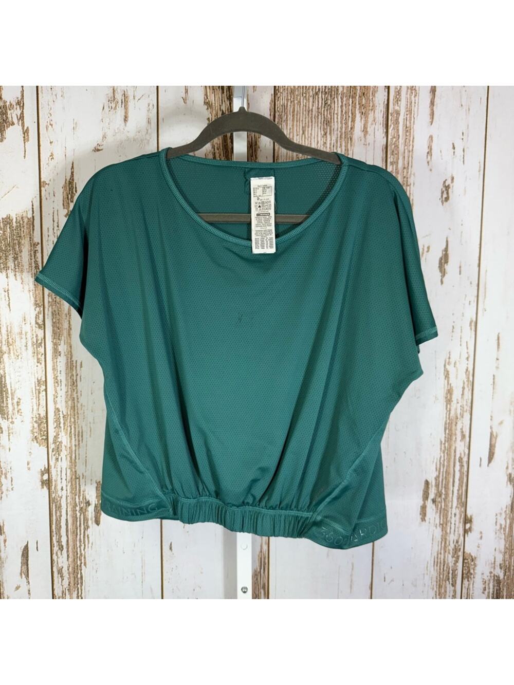 Domyos, Stylish Green Crop Top for Women. Size M-L. Good used condition!